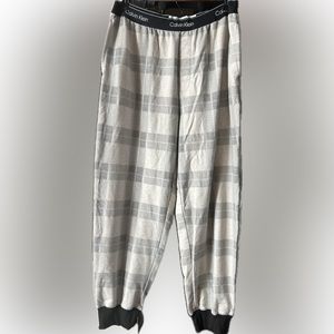 Calvin Klein men’s Large  team and black sweat pants /sleep pants